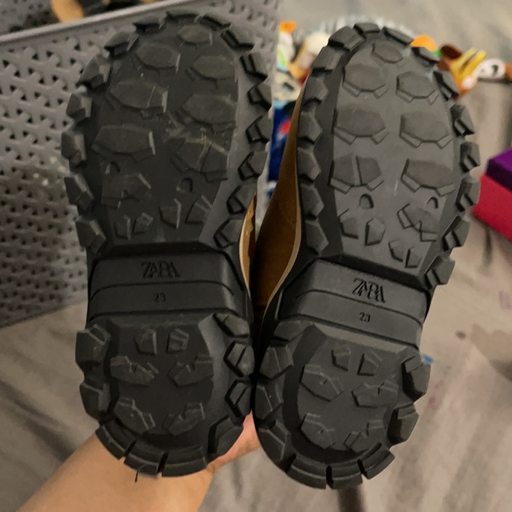 Boot - Picture 3 of 4